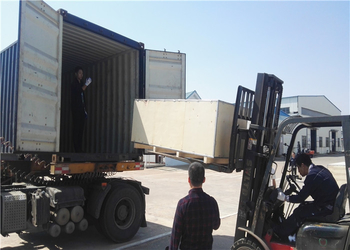 Het gezamenlijke vulcaniseerapparaat van de ladingstransportband aan container